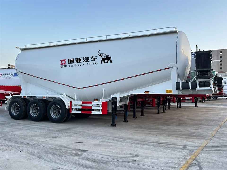 3nápravový velkoobjemový cisternový návěs na cement s mechanickým odpružením